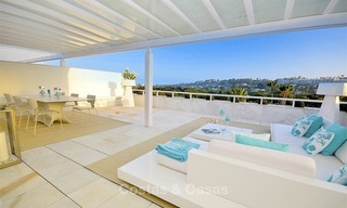 En primera línea de golf, moderno, espacioso y lujoso ático en venta en Nueva Andalucia - Marbella 2546 