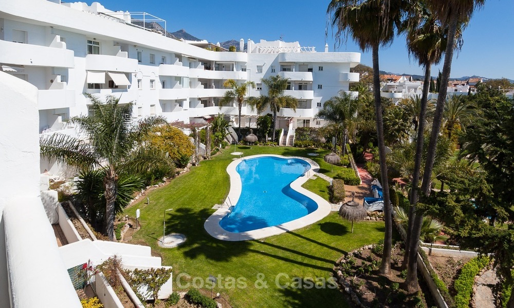 Apartamento con vistas al mar en venta en la Milla de Oro, a poca distancia de la playa y del centro de Marbella 2631