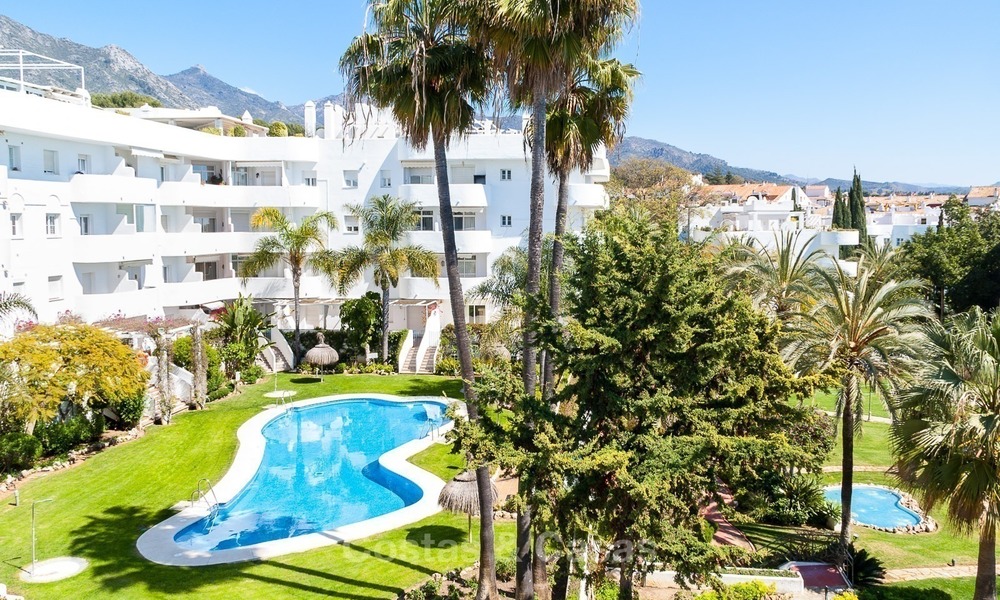 Apartamento con vistas al mar en venta en la Milla de Oro, a poca distancia de la playa y del centro de Marbella 2644