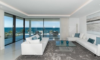 Exclusivos apartamentos nuevos y modernos en primera línea de playa en venta, Nueva Milla de Oro, Marbella - Estepona 3001 
