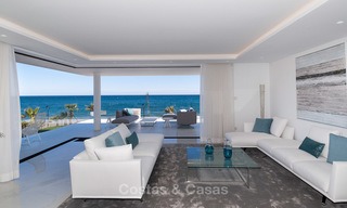 Exclusivos apartamentos nuevos y modernos en primera línea de playa en venta, Nueva Milla de Oro, Marbella - Estepona 3002 