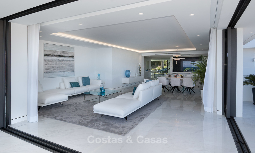 Exclusivos apartamentos nuevos y modernos en primera línea de playa en venta, Nueva Milla de Oro, Marbella - Estepona 3007