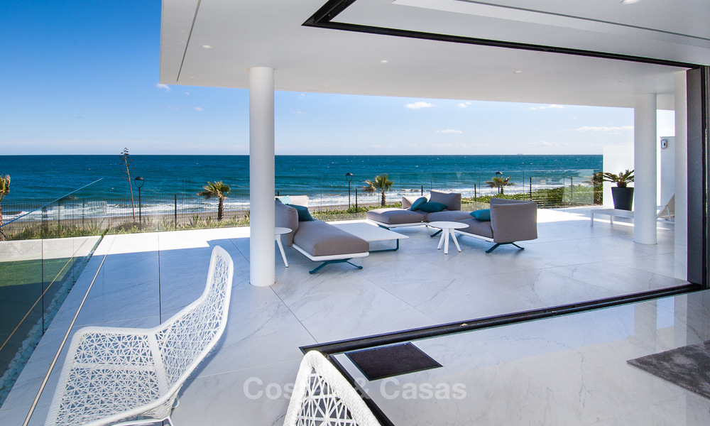Exclusivos apartamentos nuevos y modernos en primera línea de playa en venta, Nueva Milla de Oro, Marbella - Estepona 3008