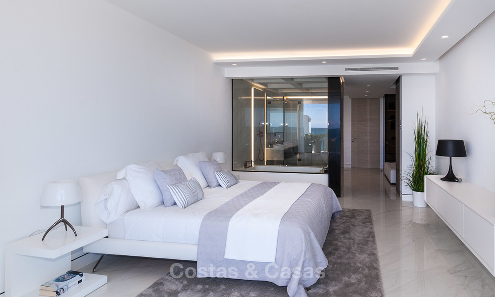 Exclusivos apartamentos nuevos y modernos en primera línea de playa en venta, Nueva Milla de Oro, Marbella - Estepona 3016