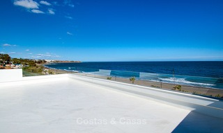 Exclusivos apartamentos nuevos y modernos en primera línea de playa en venta, Nueva Milla de Oro, Marbella - Estepona 3021 