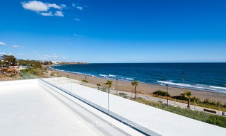 Exclusivos apartamentos nuevos y modernos en primera línea de playa en venta, Nueva Milla de Oro, Marbella - Estepona 3022 