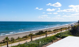 Exclusivos apartamentos nuevos y modernos en primera línea de playa en venta, Nueva Milla de Oro, Marbella - Estepona 3024 