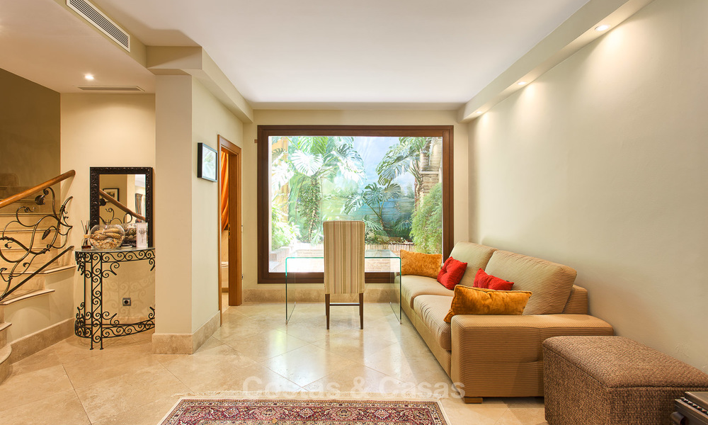 Villa de alta calidad, estilo clásico en venta en La Milla de Oro, Marbella. ¡Precio rebajado! 3119
