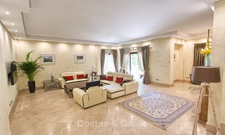 Villa de alta calidad, estilo clásico en venta en La Milla de Oro, Marbella. ¡Precio rebajado! 3124 