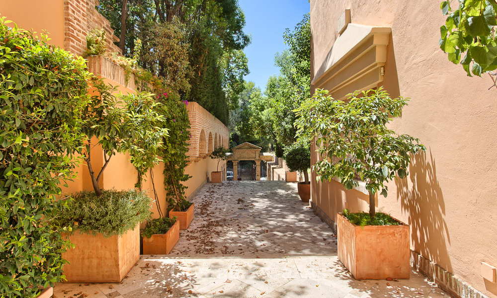 Villa de alta calidad, estilo clásico en venta en La Milla de Oro, Marbella. ¡Precio rebajado! 3137