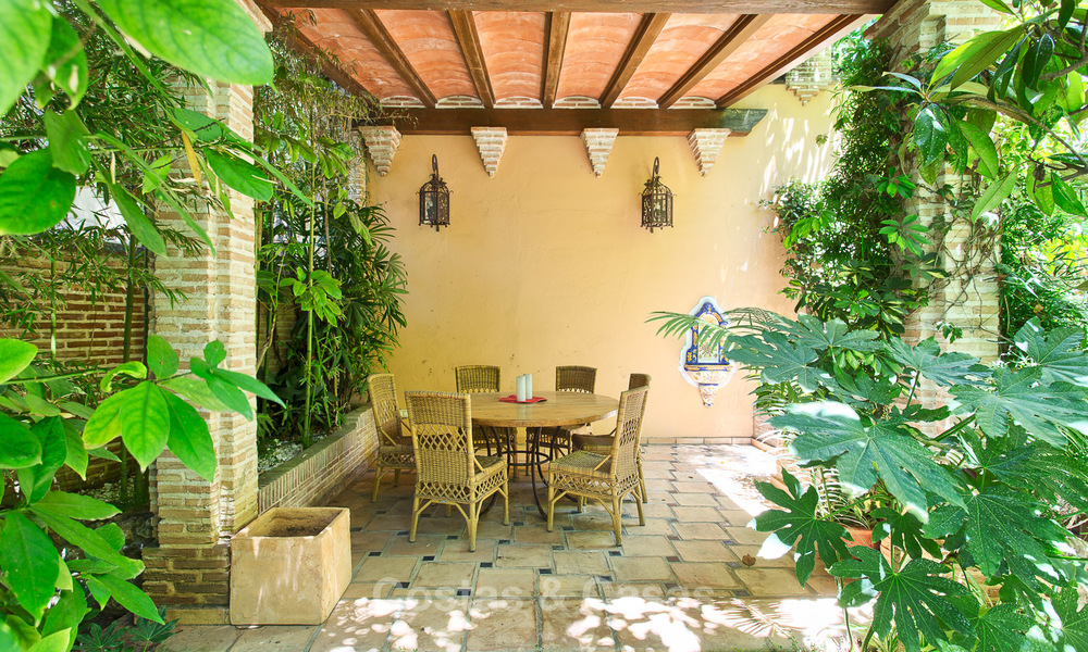 Villa de alta calidad, estilo clásico en venta en La Milla de Oro, Marbella. ¡Precio rebajado! 3140