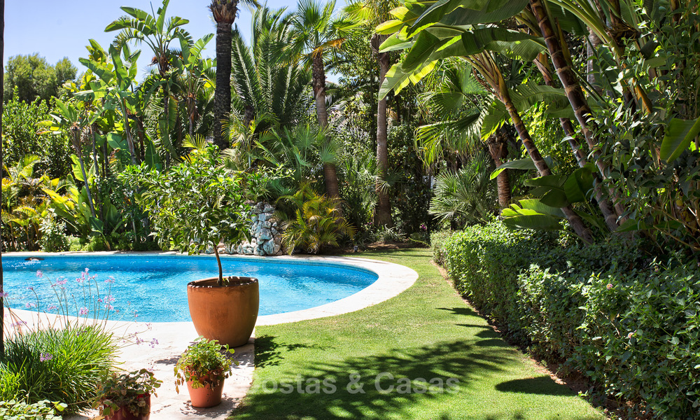 Villa de alta calidad, estilo clásico en venta en La Milla de Oro, Marbella. ¡Precio rebajado! 3141