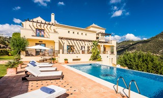 Villa de estilo clásico con vistas al mar y a la montaña, situada en el exclusivo Country Club de Benahavis, Marbella 3155 