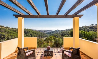 Villa de estilo clásico con vistas al mar y a la montaña, situada en el exclusivo Country Club de Benahavis, Marbella 3160 