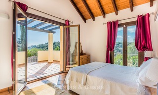 Villa de estilo clásico con vistas al mar y a la montaña, situada en el exclusivo Country Club de Benahavis, Marbella 3163 