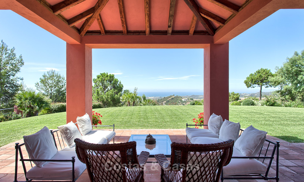 Chalet estilo españo vistas panorámicas en venta lujoso complejo de golf privado en Benahavis - Marbella. 3179