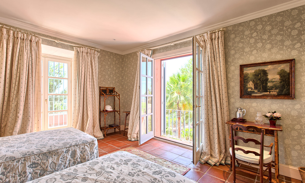 Chalet estilo españo vistas panorámicas en venta lujoso complejo de golf privado en Benahavis - Marbella. 3183
