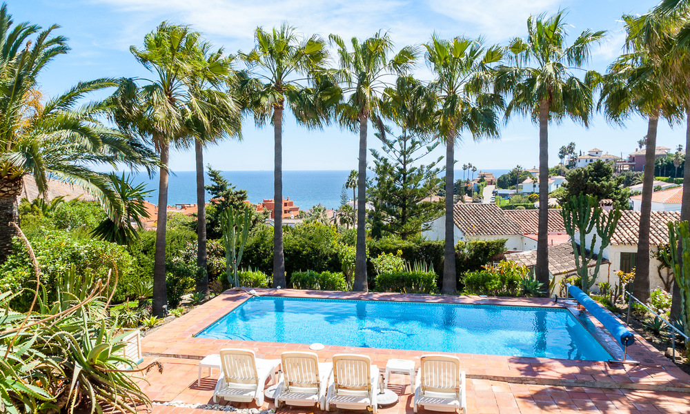Villa a renovar en venta en Estepona, Costa del Sol, con impresionantes vistas al mar y cerca de la playa 3186