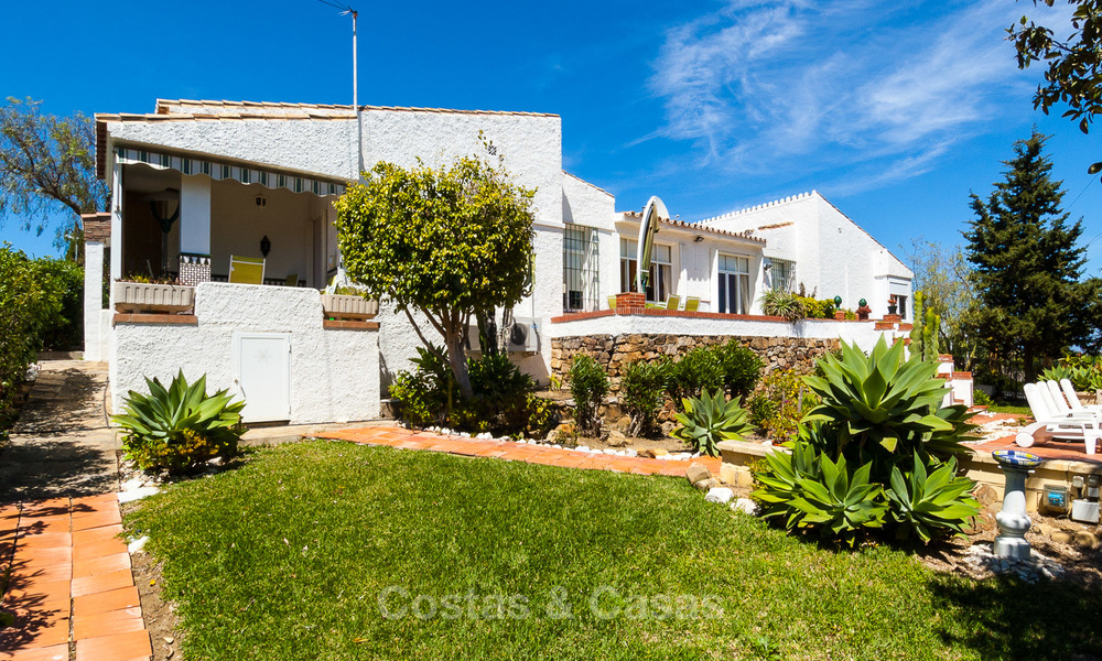 Villa a renovar en venta en Estepona, Costa del Sol, con impresionantes vistas al mar y cerca de la playa 3194
