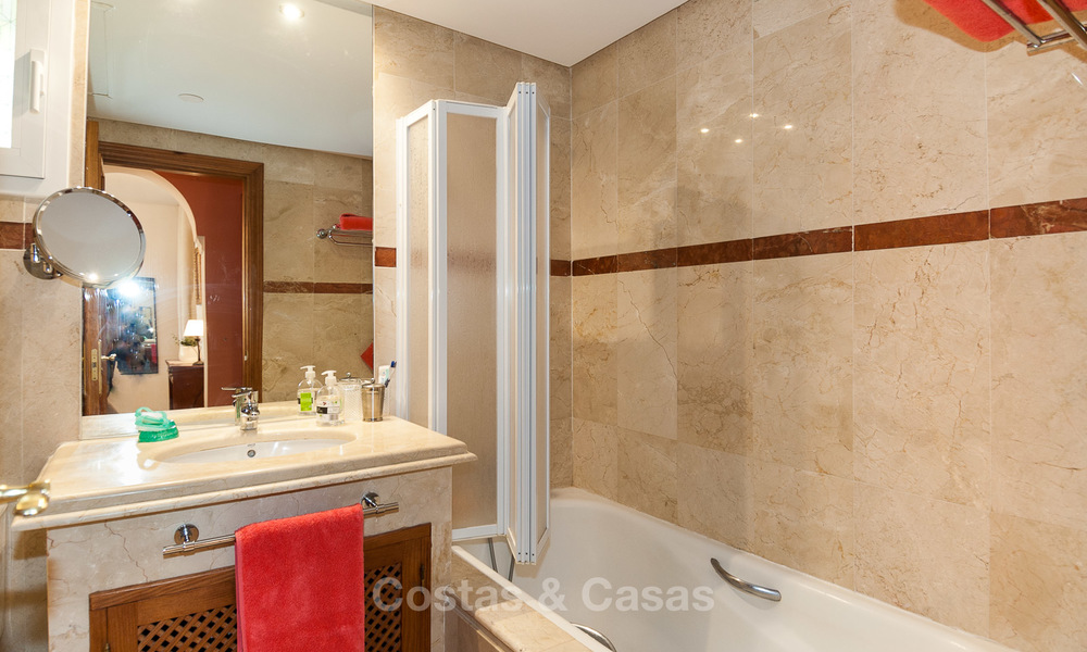 Acogedor y confortable apartamento en venta, en Costalita, en la playa de la nueva Milla de Oro, entre Marbella y Estepona 3201