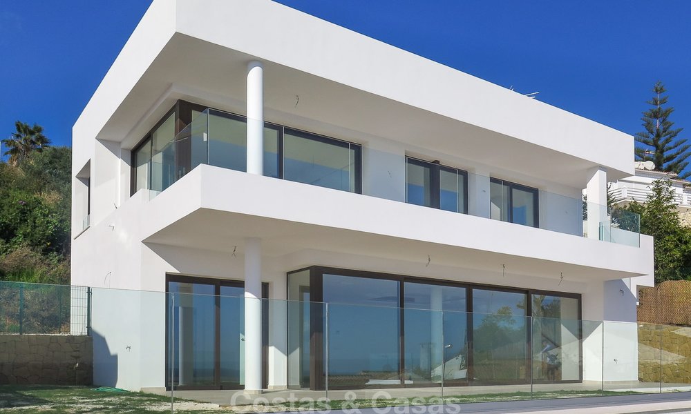 Villa moderna en venta con impresionantes vistas al mar, a 5 minutos a pie de la playa en Estepona 7915