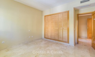 Villa en venta a un paso del campo de golf y del centro comercial en Guadalmina, Marbella 3237 