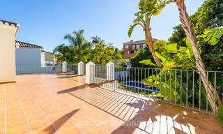 Villa en venta a un paso del campo de golf y del centro comercial en Guadalmina, Marbella 3244 