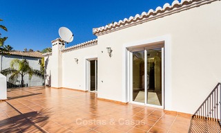 Villa en venta a un paso del campo de golf y del centro comercial en Guadalmina, Marbella 3245 