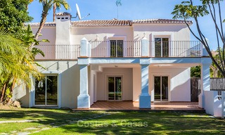 Villa en venta a un paso del campo de golf y del centro comercial en Guadalmina, Marbella 3254 
