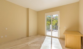 Villa en venta a un paso del campo de golf y del centro comercial en Guadalmina, Marbella 3258 
