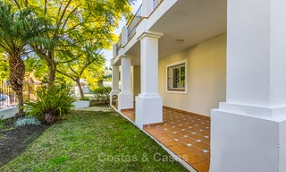 Villa en venta a un paso del campo de golf y del centro comercial en Guadalmina, Marbella 3260 