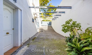 Villa en venta a un paso del campo de golf y del centro comercial en Guadalmina, Marbella 3262 