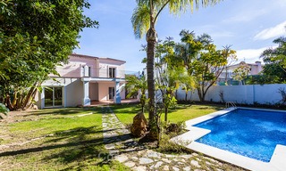 Villa en venta a un paso del campo de golf y del centro comercial en Guadalmina, Marbella 3272 