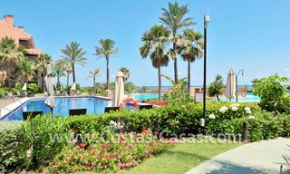 Bonito apartamento en venta con jardín privado en un lujoso y codiciado complejo frente al mar, Marbella - Puerto Banús 3421 