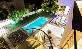 Villa contemporánea en venta en Puerto Banús, Marbella, recién construida junto a la playa. Precio reducido! 3458 
