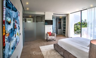 Villa contemporánea en venta en Puerto Banús, Marbella, recién construida junto a la playa. Precio reducido! 3465 