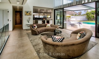 Villa contemporánea en venta en Puerto Banús, Marbella, recién construida junto a la playa. Precio reducido! 3438 