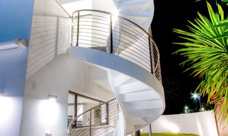 Villa contemporánea en venta en Puerto Banús, Marbella, recién construida junto a la playa. Precio reducido! 3443 