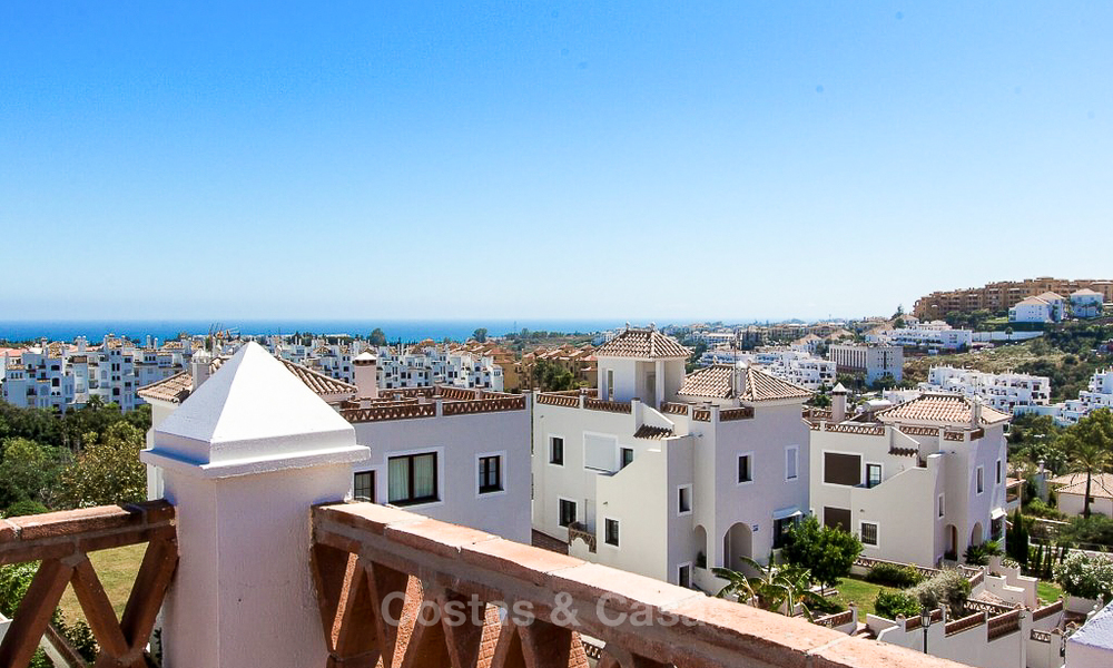 Nuevas villas en venta listas para entrar a vivir, en primera línea de golf de un resort privado, New Golden Mile, Marbella - Estepona 3492