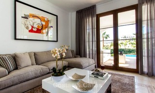 Nuevas villas en venta listas para entrar a vivir, en primera línea de golf de un resort privado, New Golden Mile, Marbella - Estepona 3496 