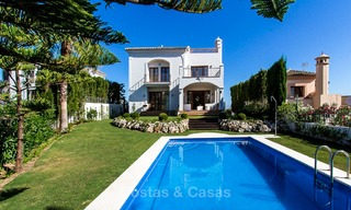 Nuevas villas en venta listas para entrar a vivir, en primera línea de golf de un resort privado, New Golden Mile, Marbella - Estepona 3514 