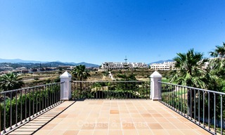 Nuevas villas en venta listas para entrar a vivir, en primera línea de golf de un resort privado, New Golden Mile, Marbella - Estepona 3524 
