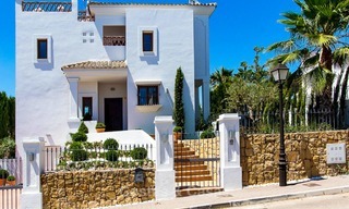 Nuevas villas en venta listas para entrar a vivir, en primera línea de golf de un resort privado, New Golden Mile, Marbella - Estepona 3542 