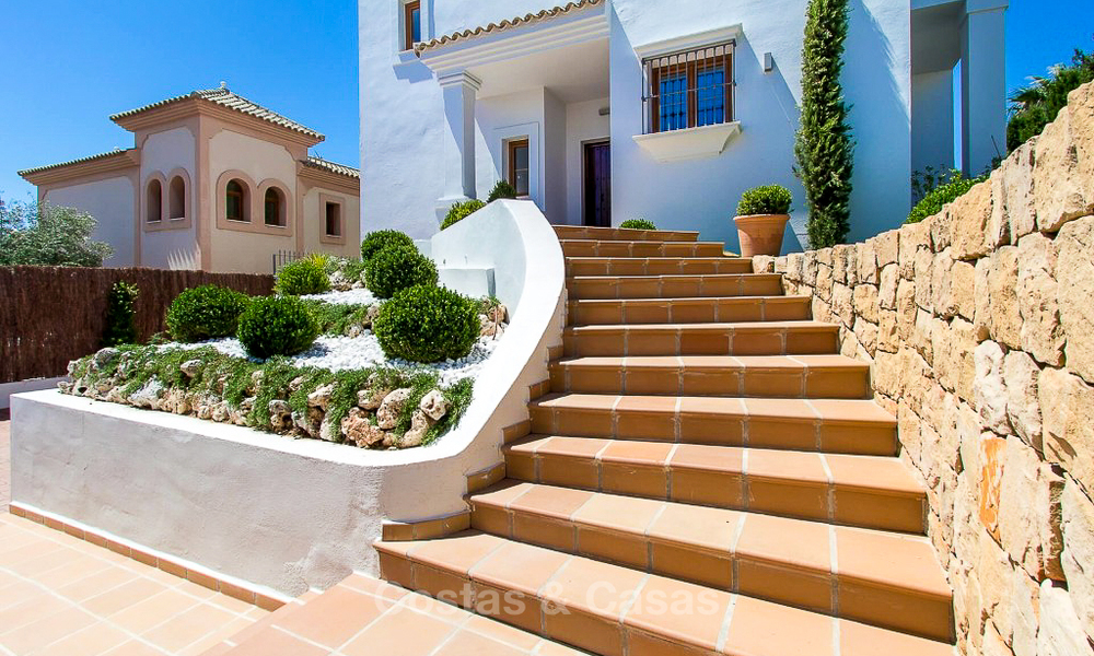 Nuevas villas en venta listas para entrar a vivir, en primera línea de golf de un resort privado, New Golden Mile, Marbella - Estepona 3527