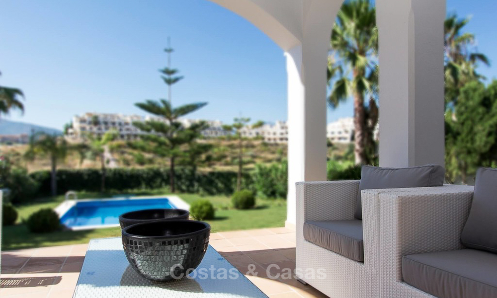 Nuevas villas en venta listas para entrar a vivir, en primera línea de golf de un resort privado, New Golden Mile, Marbella - Estepona 3539