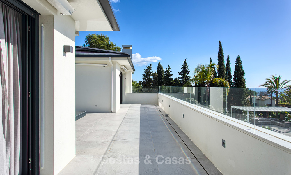 Atractiva y espaciosa villa de lujo renovada, con majestuosas vistas al mar, en venta, Marbella Este 3615