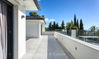 Atractiva y espaciosa villa de lujo renovada, con majestuosas vistas al mar, en venta, Marbella Este 3615 
