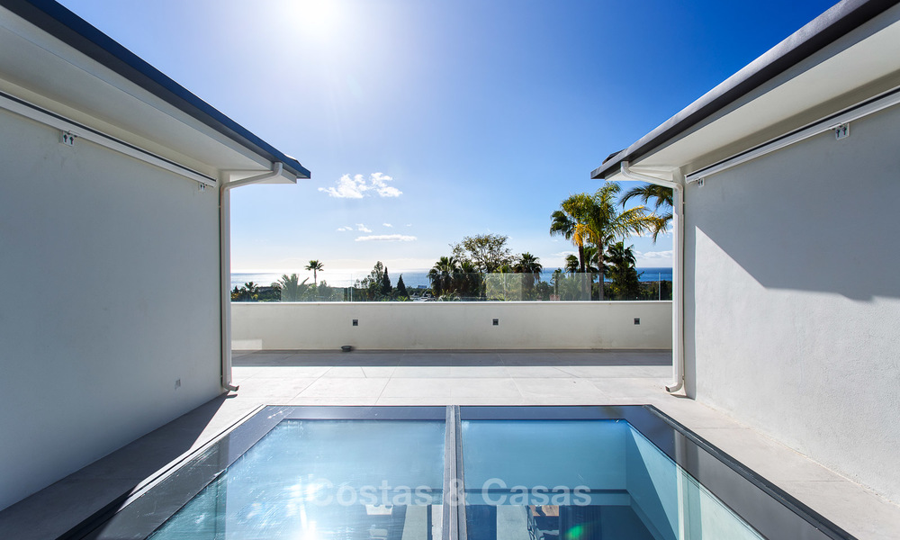 Atractiva y espaciosa villa de lujo renovada, con majestuosas vistas al mar, en venta, Marbella Este 3570