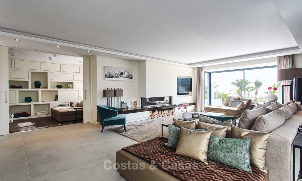 Atractiva y espaciosa villa de lujo renovada, con majestuosas vistas al mar, en venta, Marbella Este 3583
