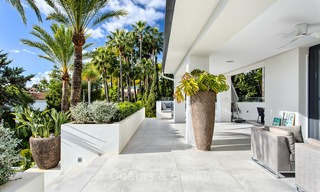 Atractiva y espaciosa villa de lujo renovada, con majestuosas vistas al mar, en venta, Marbella Este 3590 